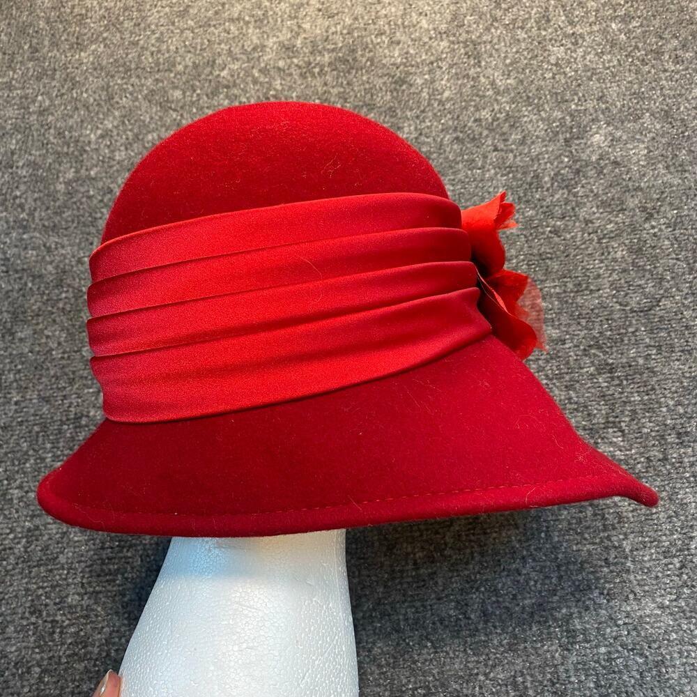Salmagundi Boston Boutique Elegant Red Wool Felt Flower Hat 20s Inspired Cloche